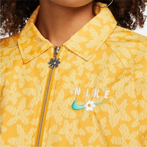 Women's Nike Sportswear AOP Woven Jacket Yellow Daisy Size Small - Picture 4 of 16